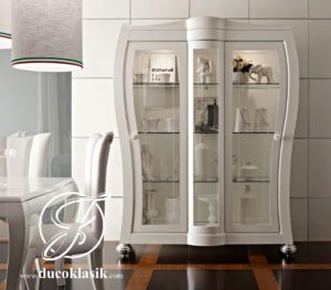 Lemari Pajangan Minimalis Kaca Italian Mewah