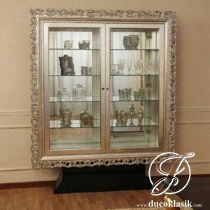 Lemari Hias Kaca Pigura Ukir Mewah