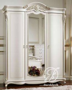 Lemari Pakaian Ukir Racoco Putih 3 Pintu