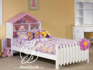 Tempat Tidur Anak Perempuan Bentuk Rumah Boneka