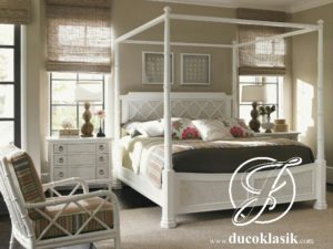 Ranjang Kayu Minimalis Kanopi Tiang Kelambu