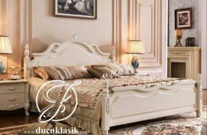 Tempat Tidur Putih Mewah Ukir Sederhana