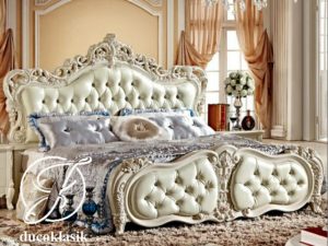 Tempat Tidur Ukir Mewah Royal Klasik